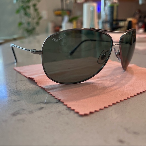 Ray-Ban Black Aviator Sunglasses - Picture 4 of 4